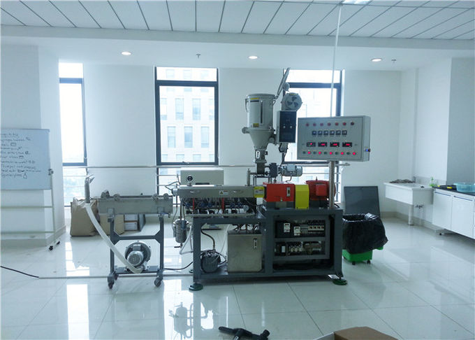 Tweeling de Schroefextruder van de laboratoriumschaal, de Machine 5-10kg/hr van de Laboratoriumextruder